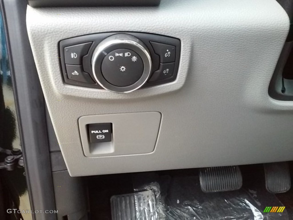 2016 F150 XL Regular Cab - Green Gem / Medium Earth Gray photo #17