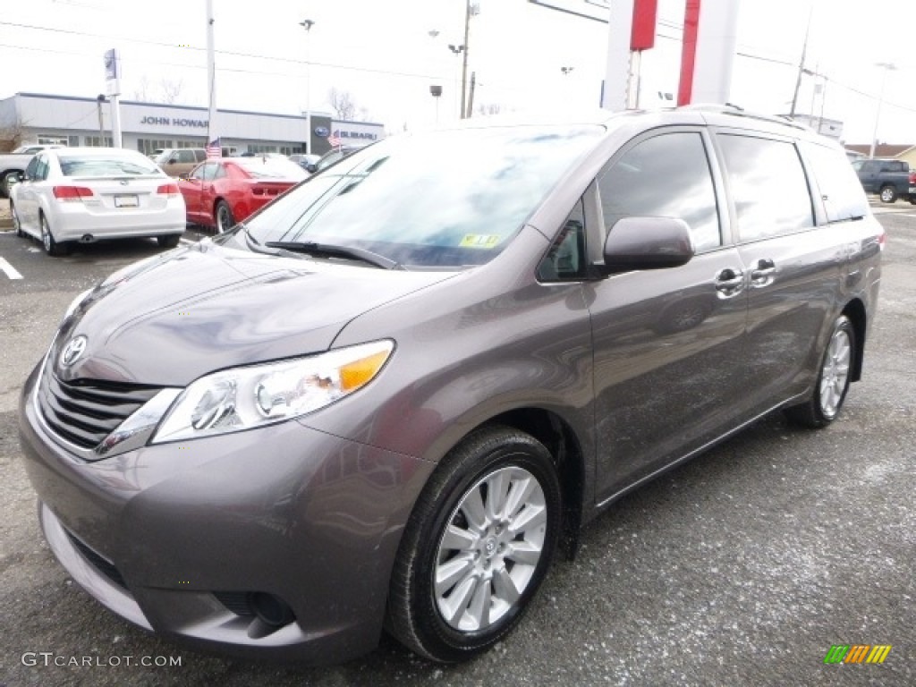 2013 Toyota Sienna LE AWD Exterior Photos