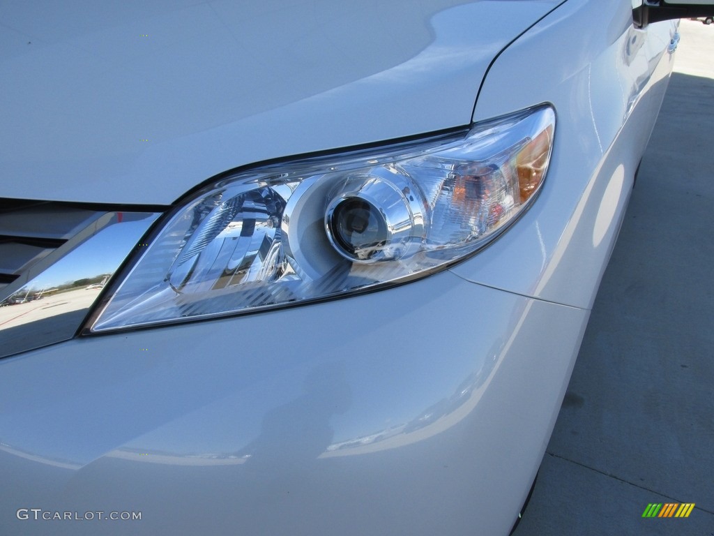 2016 Sienna XLE - Blizzard Pearl / Dark Bisque photo #9