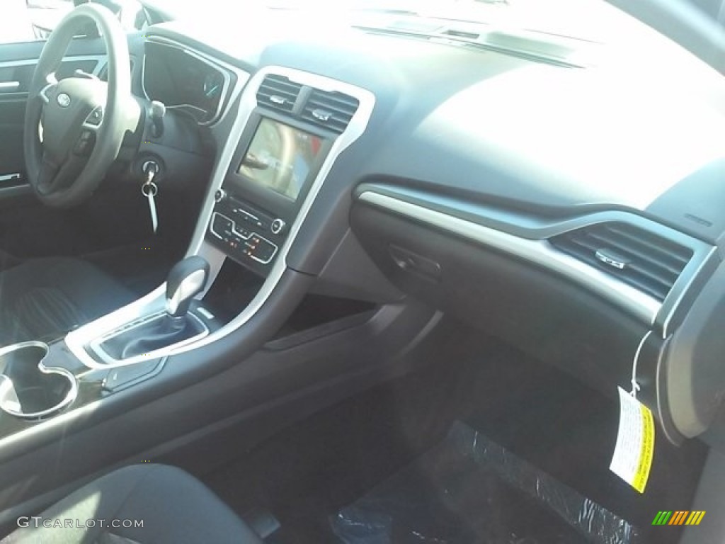 2016 Fusion SE - Shadow Black / Charcoal Black photo #16