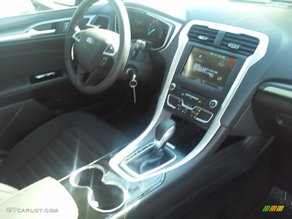 2016 Fusion SE - Shadow Black / Charcoal Black photo #17