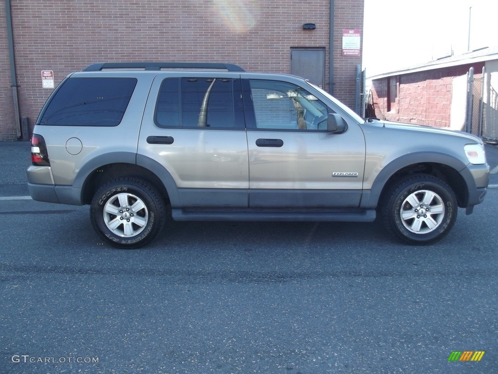 2006 Explorer XLT 4x4 - Pueblo Gold Metallic / Camel photo #5