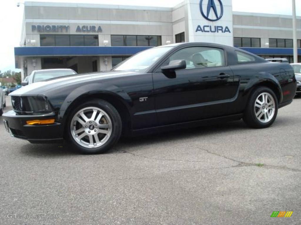 2006 Mustang GT Premium Coupe - Black / Light Parchment photo #2
