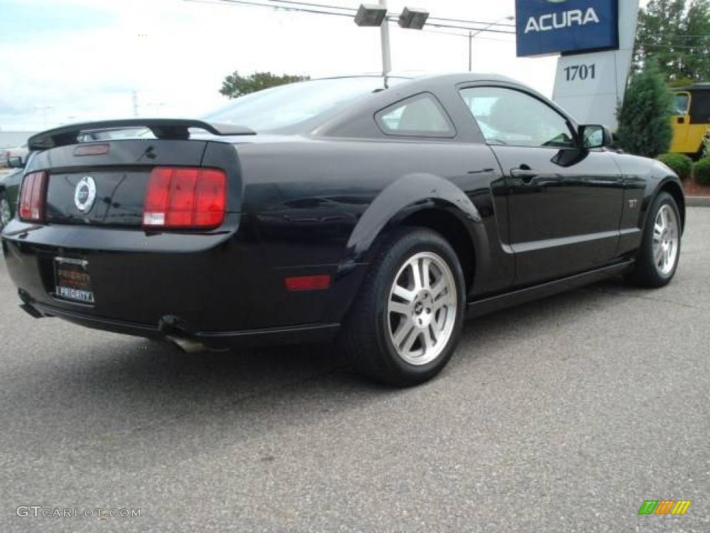 2006 Mustang GT Premium Coupe - Black / Light Parchment photo #5