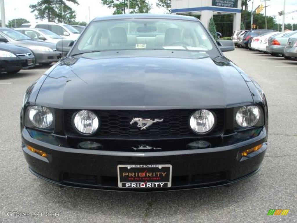 2006 Mustang GT Premium Coupe - Black / Light Parchment photo #7