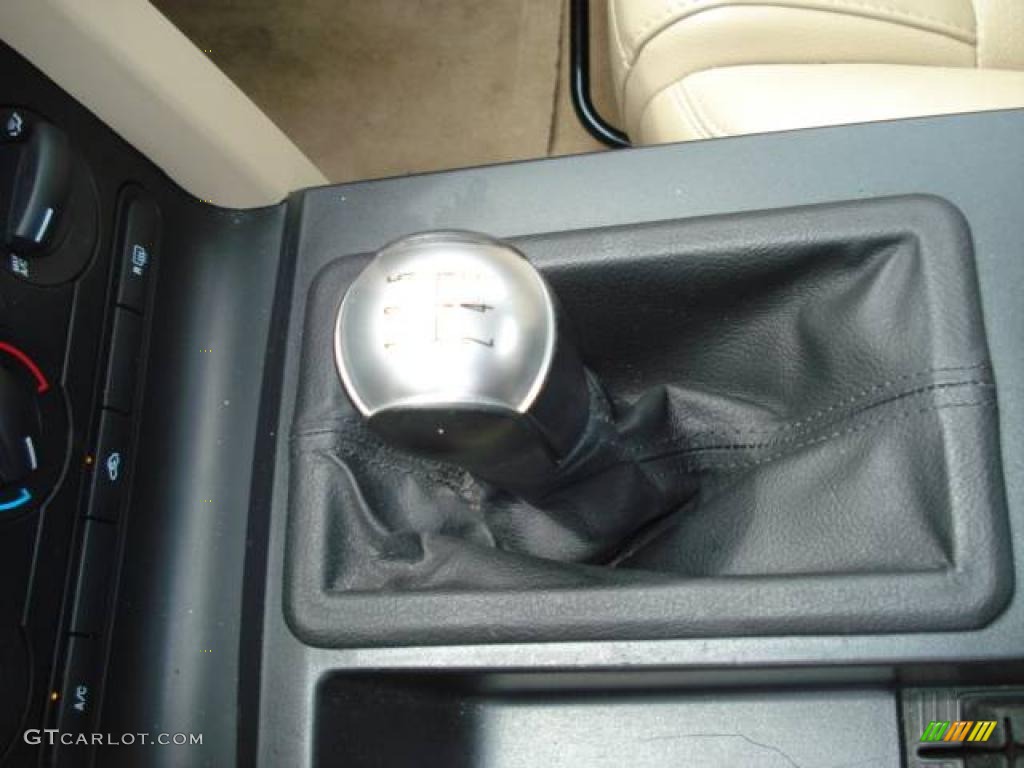 2006 Mustang GT Premium Coupe - Black / Light Parchment photo #14