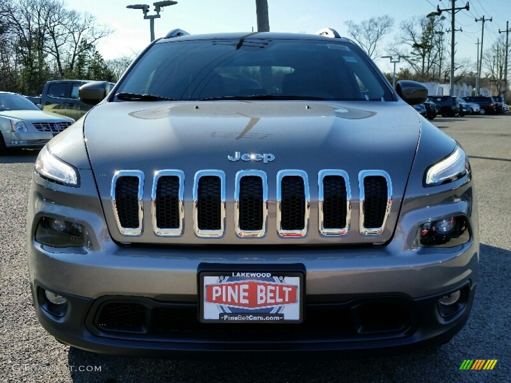 2016 Cherokee Latitude 4x4 - Light Brownstone Pearl / Black photo #2