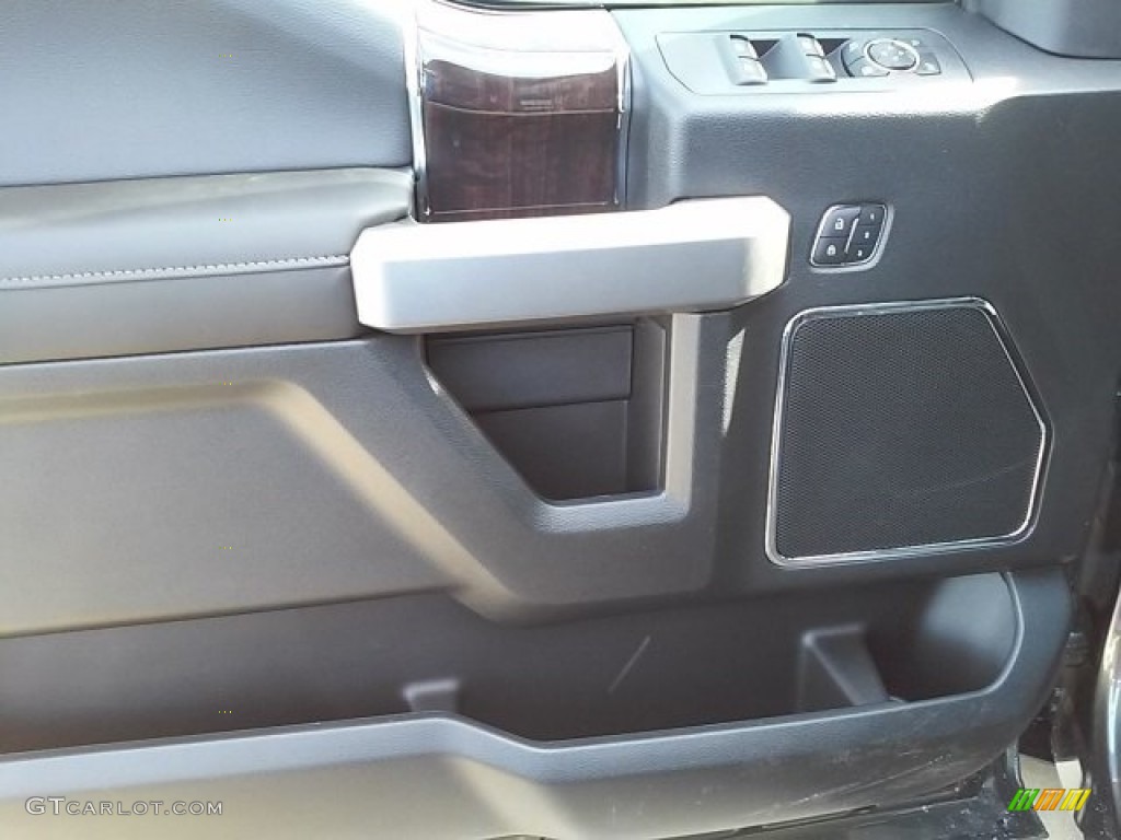 2016 F150 Platinum SuperCrew 4x4 - Magnetic / Black photo #29