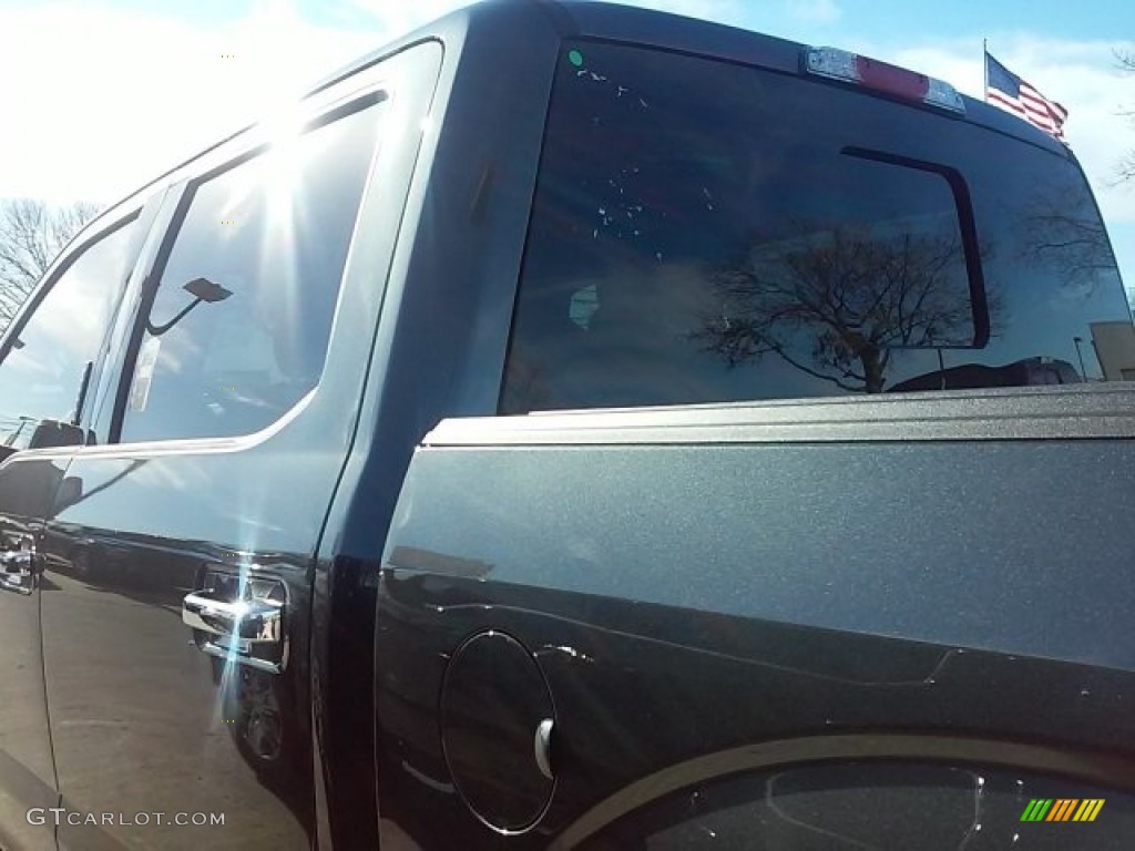 2016 F150 Platinum SuperCrew 4x4 - Magnetic / Black photo #40