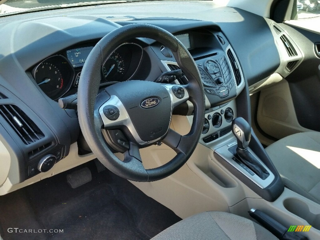 2014 Focus SE Sedan - Ingot Silver / Medium Light Stone photo #11