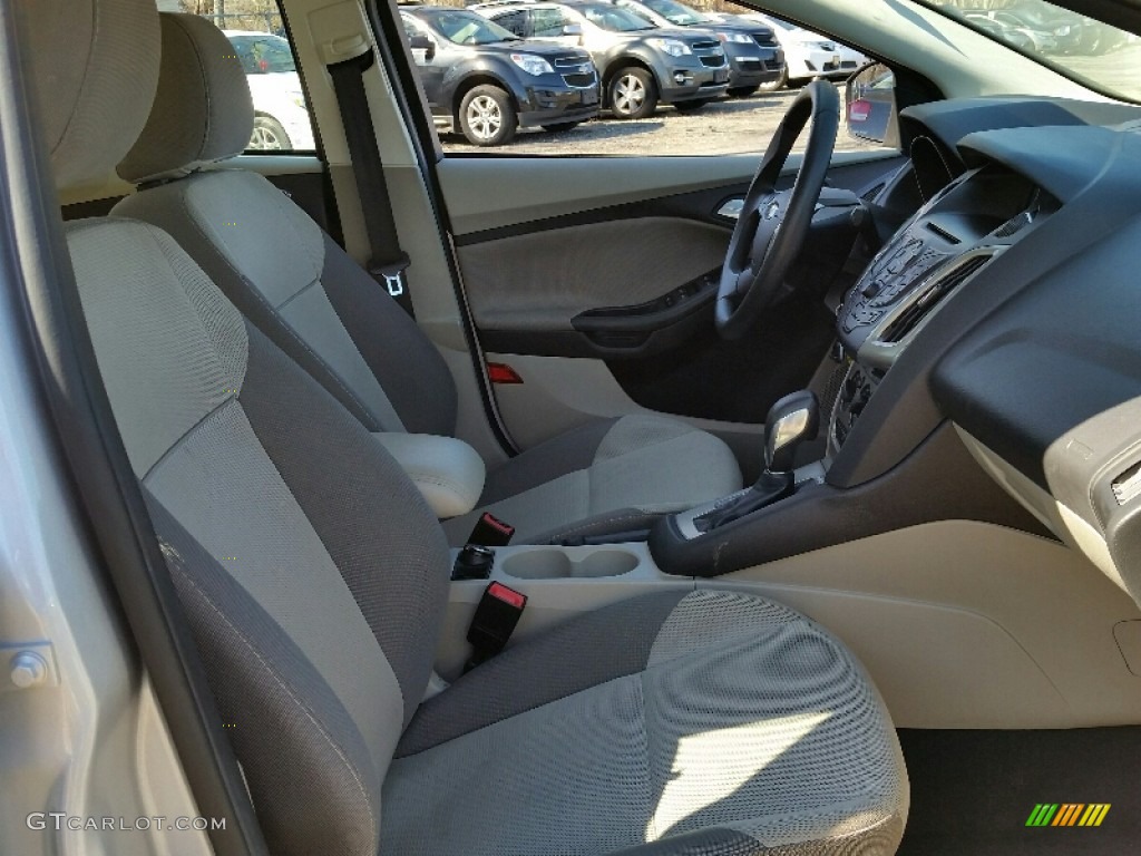 2014 Focus SE Sedan - Ingot Silver / Medium Light Stone photo #19