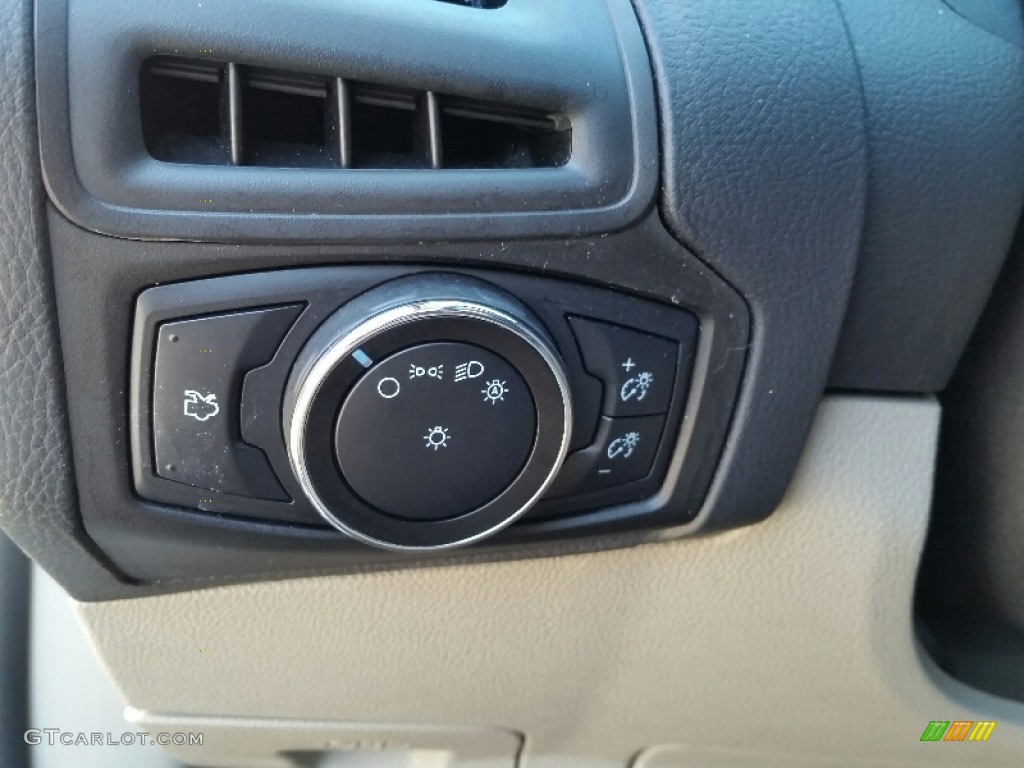 2014 Focus SE Sedan - Ingot Silver / Medium Light Stone photo #23