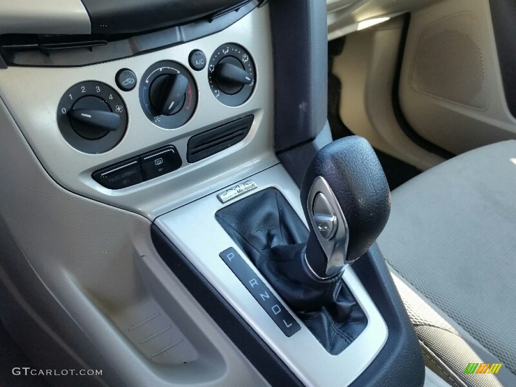 2014 Focus SE Sedan - Ingot Silver / Medium Light Stone photo #27