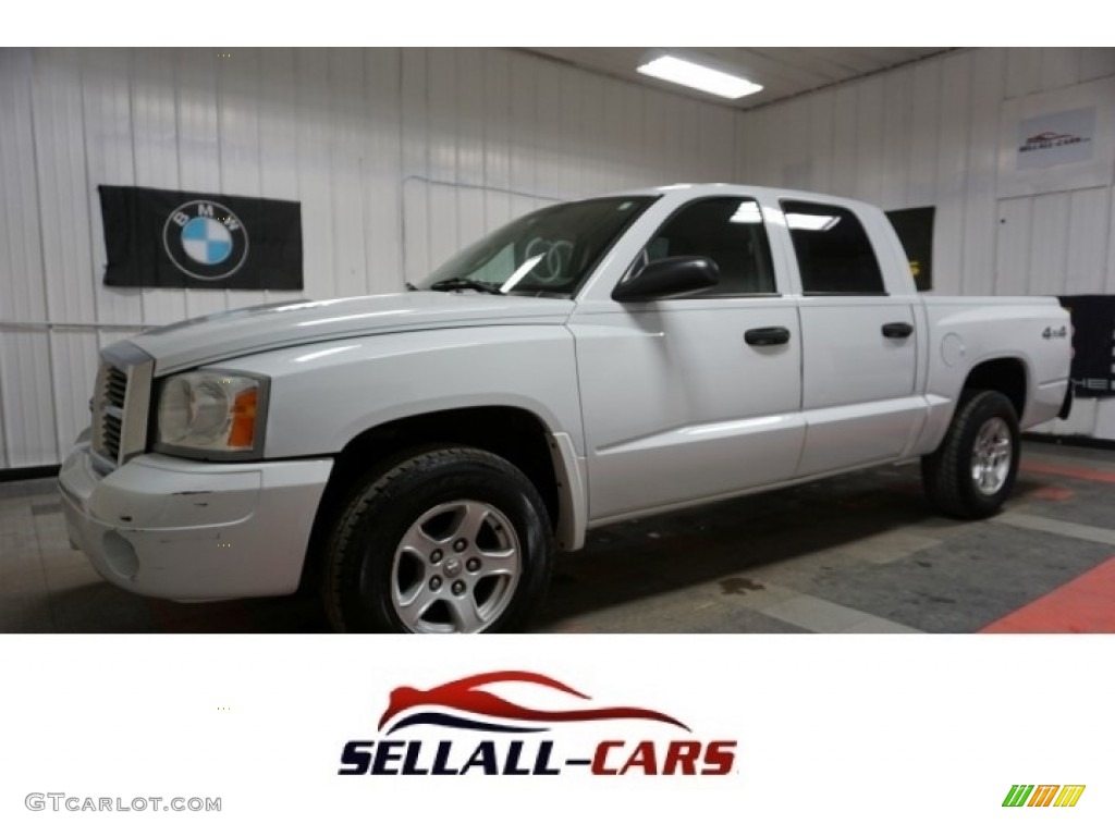 2006 Dakota SLT Quad Cab 4x4 - Bright White / Medium Slate Gray photo #1