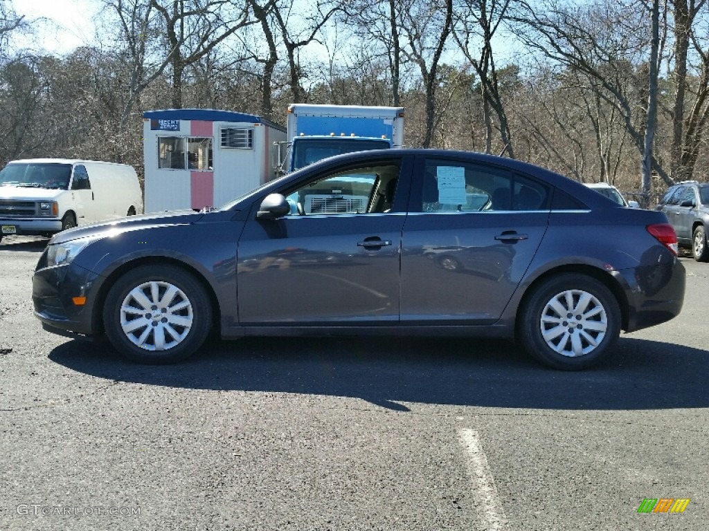 2011 Cruze LS - Taupe Gray Metallic / Jet Black/Medium Titanium photo #4