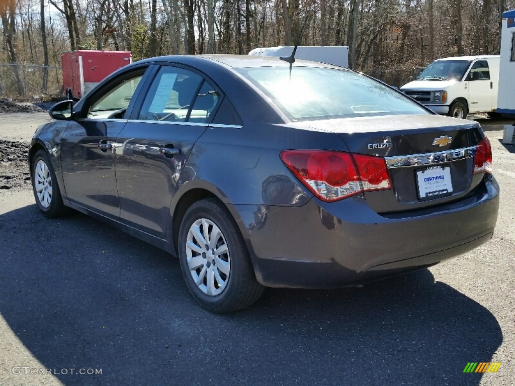 2011 Cruze LS - Taupe Gray Metallic / Jet Black/Medium Titanium photo #5