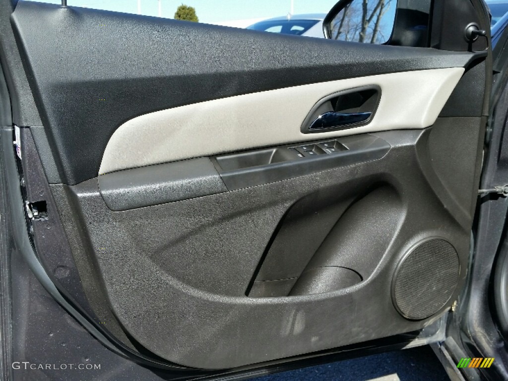 2011 Cruze LS - Taupe Gray Metallic / Jet Black/Medium Titanium photo #11