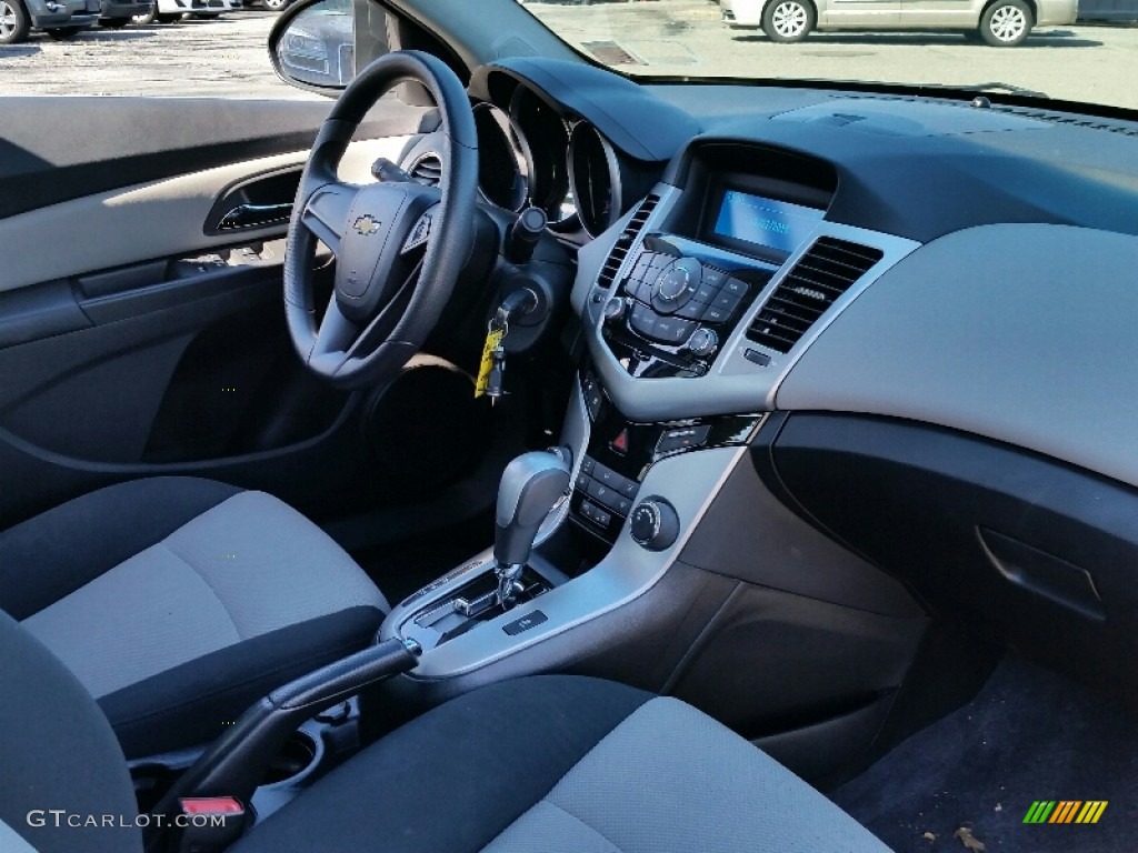 2011 Cruze LS - Taupe Gray Metallic / Jet Black/Medium Titanium photo #19