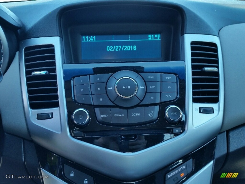 2011 Cruze LS - Taupe Gray Metallic / Jet Black/Medium Titanium photo #25