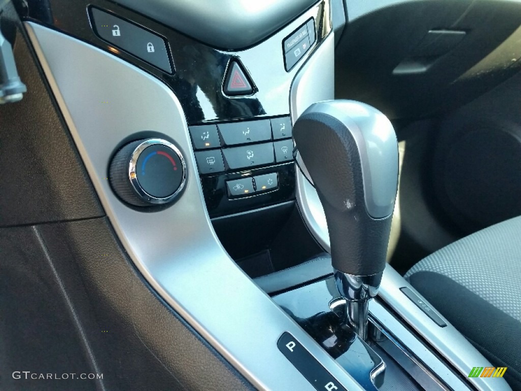 2011 Cruze LS - Taupe Gray Metallic / Jet Black/Medium Titanium photo #26