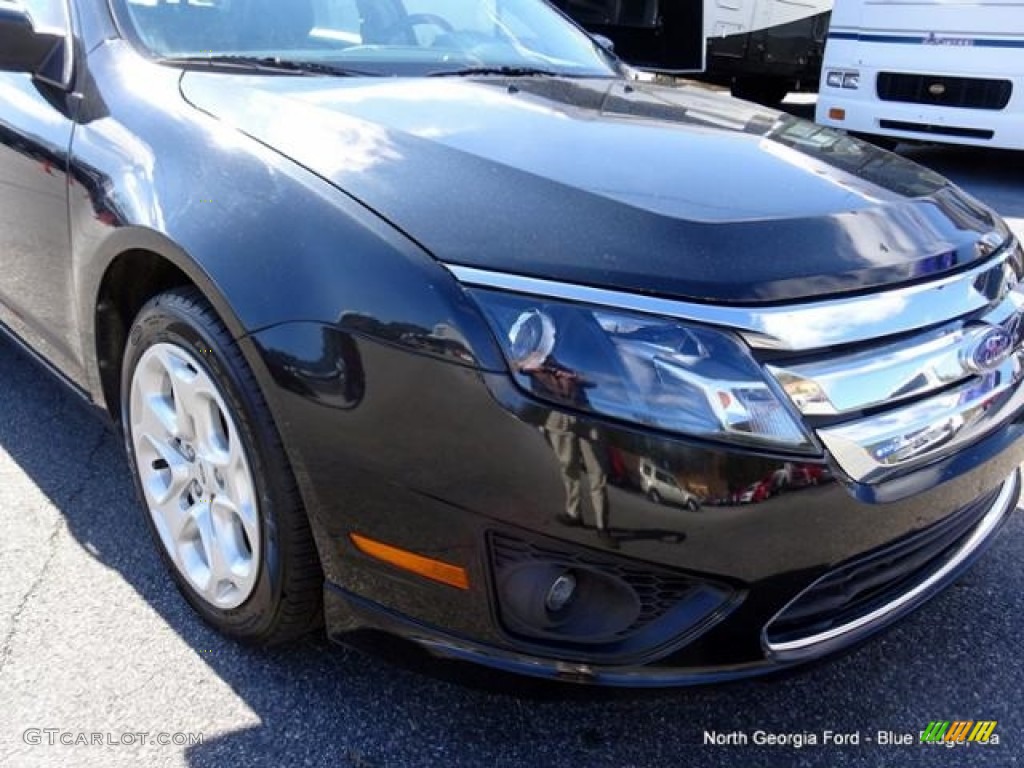 2011 Fusion SE V6 - Tuxedo Black Metallic / Medium Light Stone photo #34