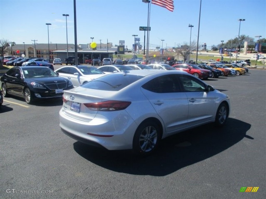 2017 Elantra SE - Silver / Gray photo #10