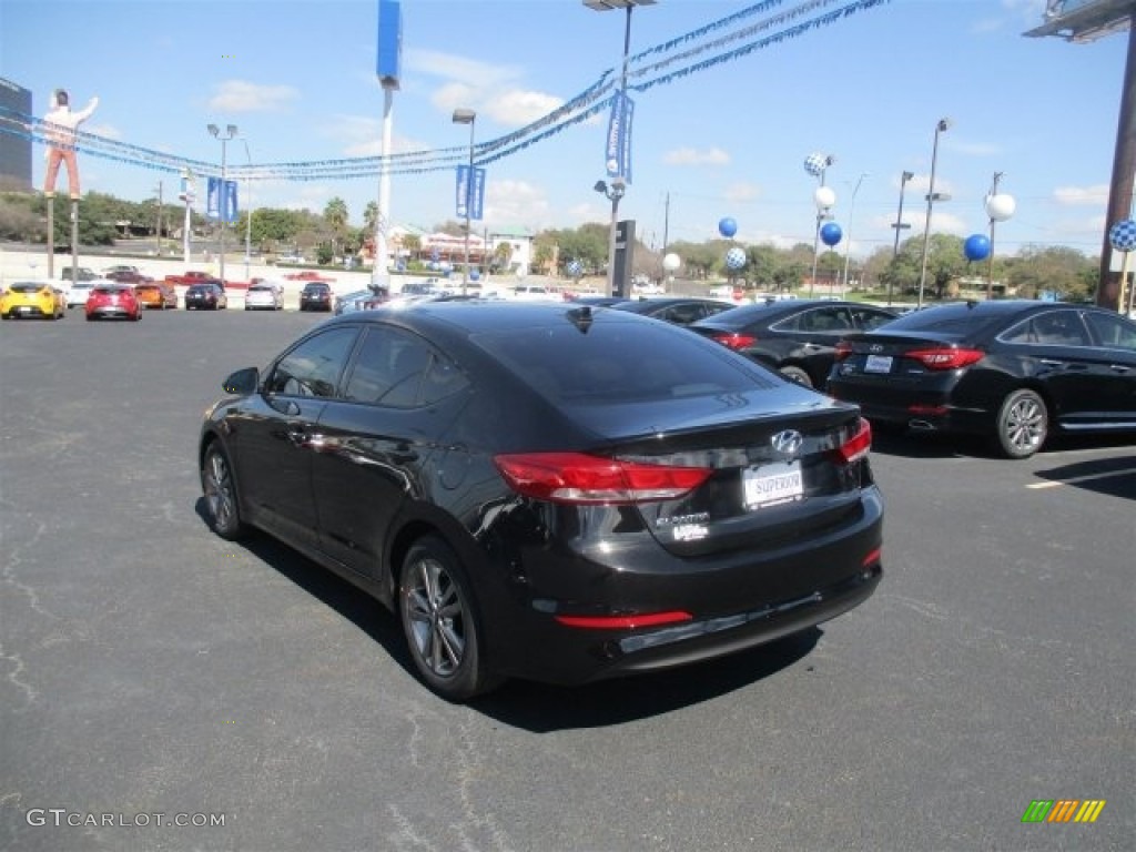2017 Elantra SE - Black / Beige photo #8
