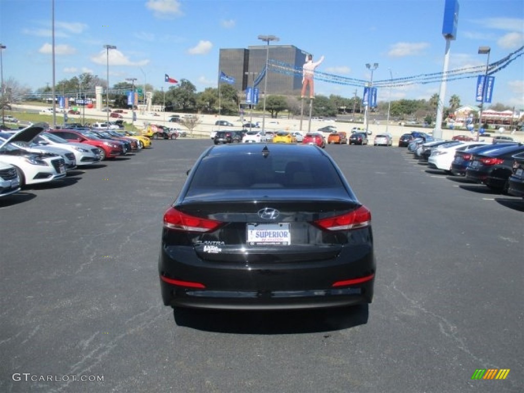 2017 Elantra SE - Black / Beige photo #9