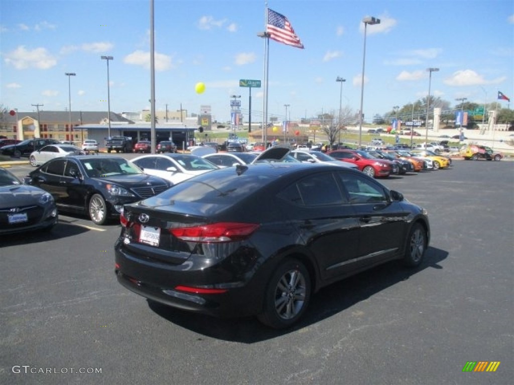 2017 Elantra SE - Black / Beige photo #10