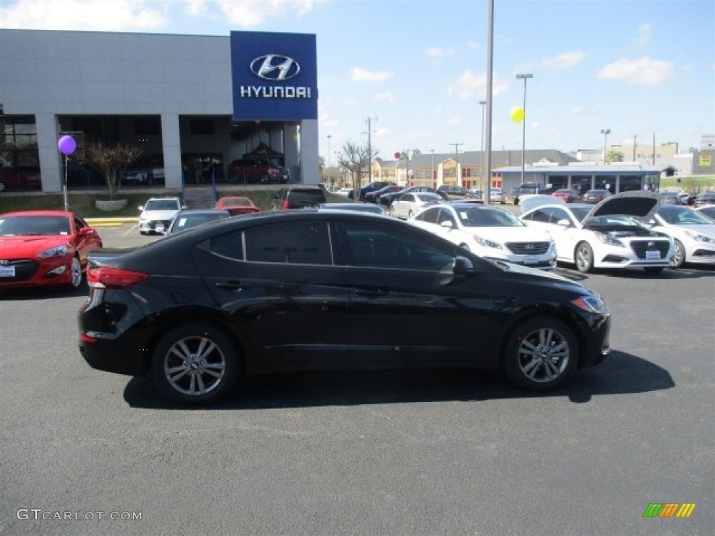 2017 Elantra SE - Black / Beige photo #11
