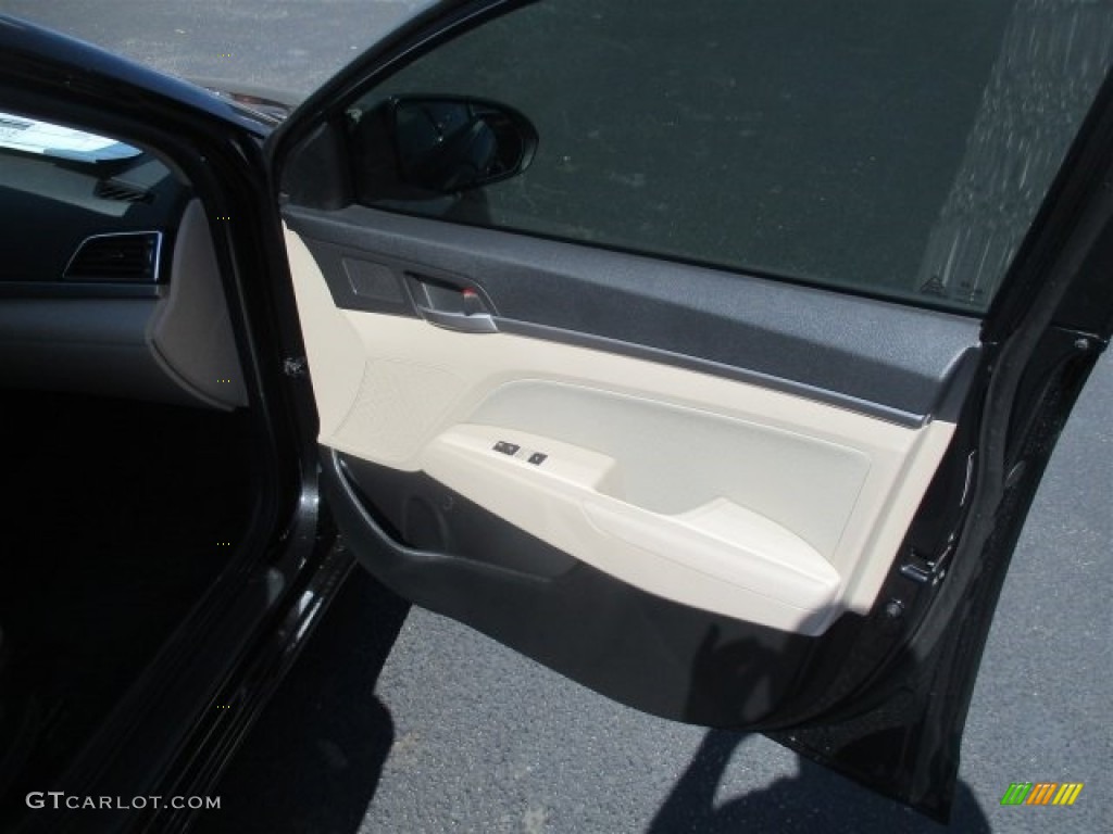2017 Elantra SE - Black / Beige photo #12