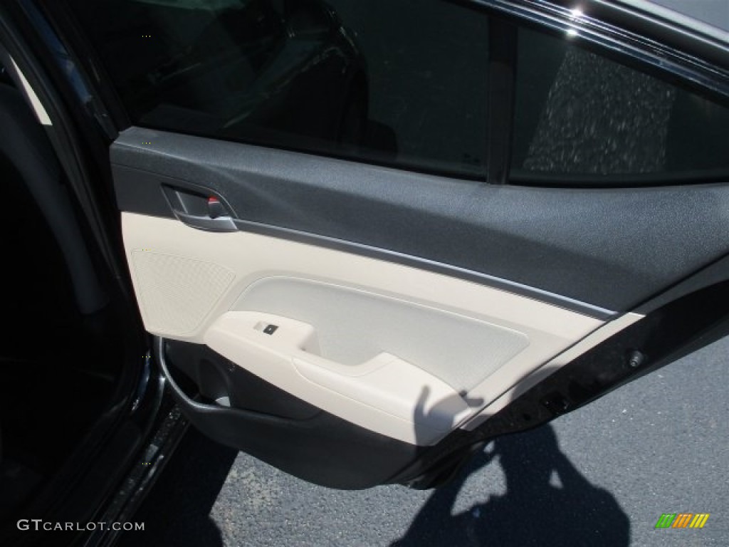 2017 Elantra SE - Black / Beige photo #14
