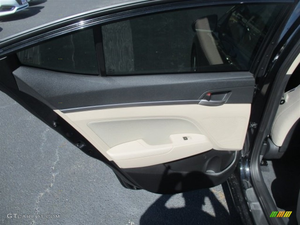 2017 Elantra SE - Black / Beige photo #19