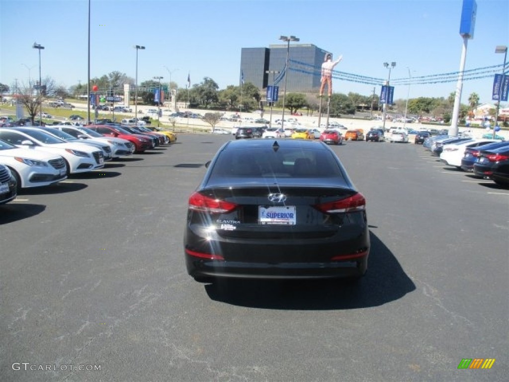 2017 Elantra SE - Black / Gray photo #9
