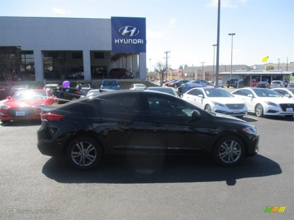 2017 Elantra SE - Black / Gray photo #11