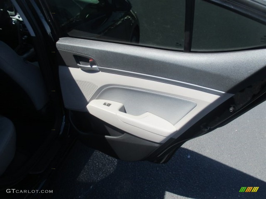 2017 Elantra SE - Black / Gray photo #14