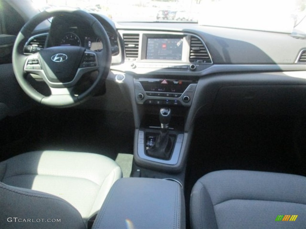 2017 Elantra SE - Black / Gray photo #16