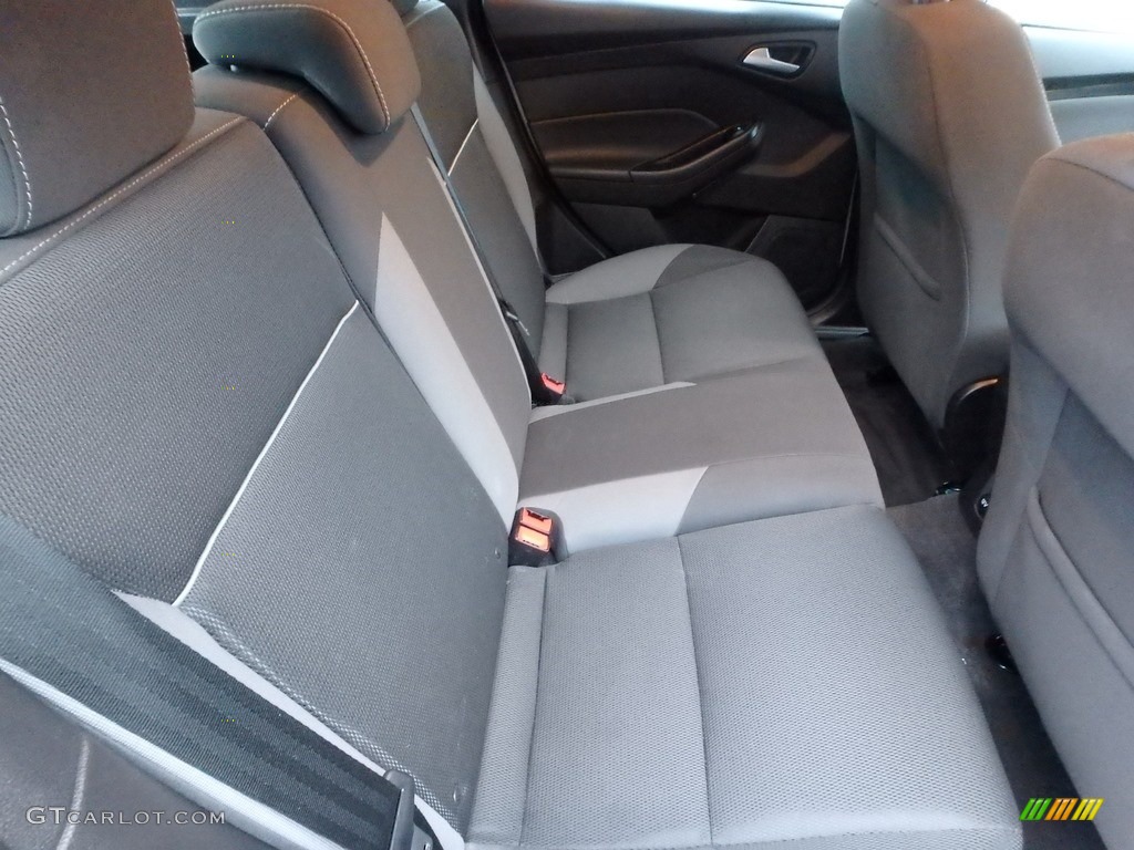 2013 Focus SE Hatchback - Ingot Silver / Charcoal Black photo #14