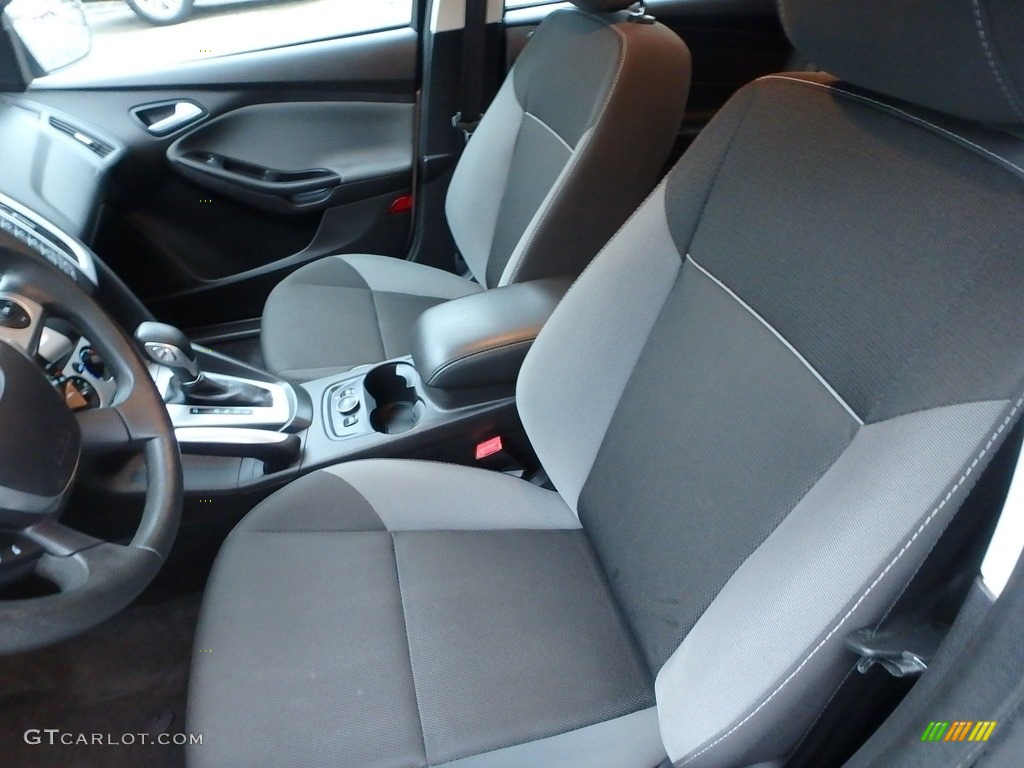 2013 Focus SE Hatchback - Ingot Silver / Charcoal Black photo #16