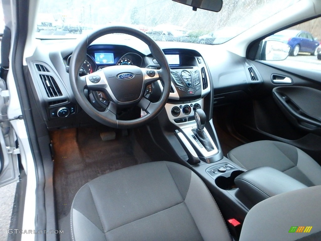 2013 Focus SE Hatchback - Ingot Silver / Charcoal Black photo #18