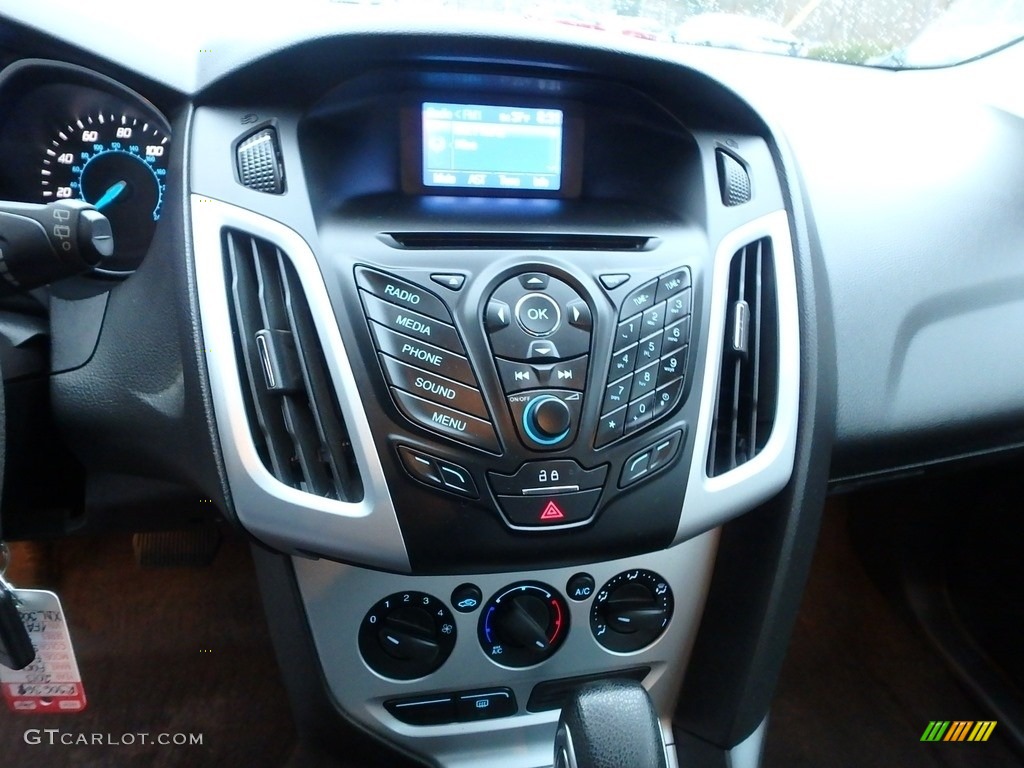 2013 Focus SE Hatchback - Ingot Silver / Charcoal Black photo #23