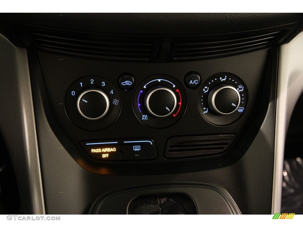 2016 Ford Escape SE 4WD Controls Photos