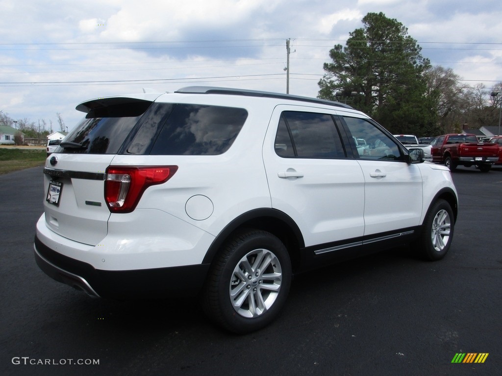 2016 Explorer XLT - Oxford White / Medium Light Camel photo #3