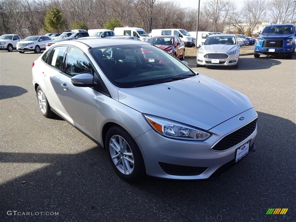 2016 Focus SE Sedan - Ingot Silver / Charcoal Black photo #1