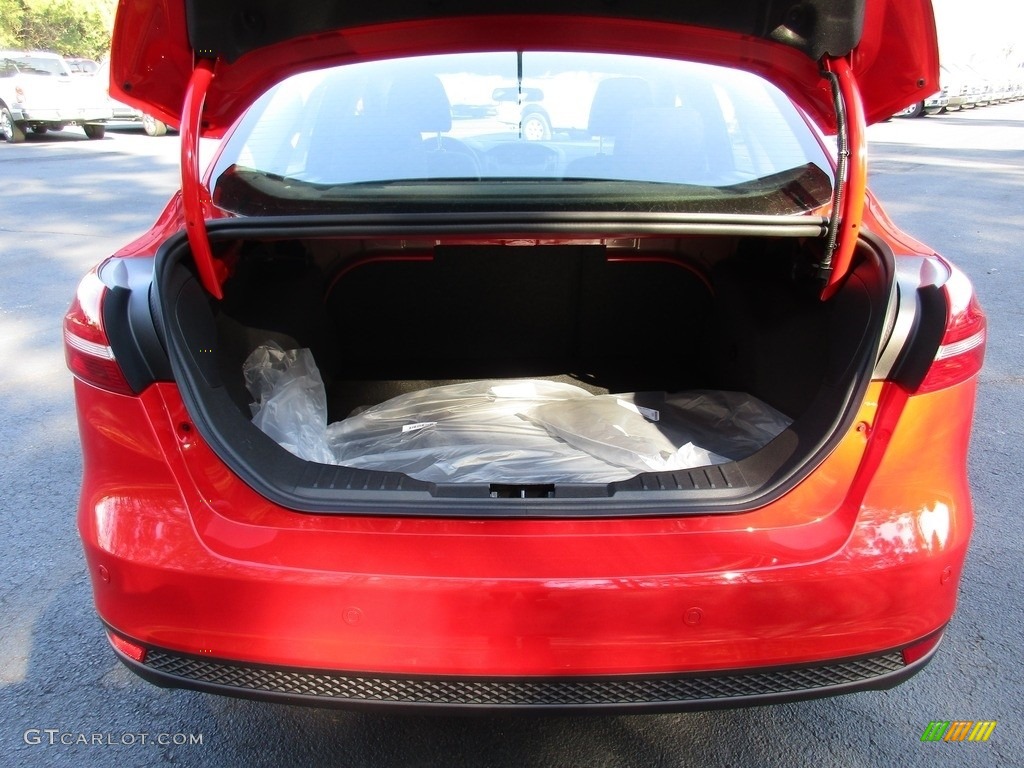 2016 Focus SE Sedan - Race Red / Charcoal Black photo #10