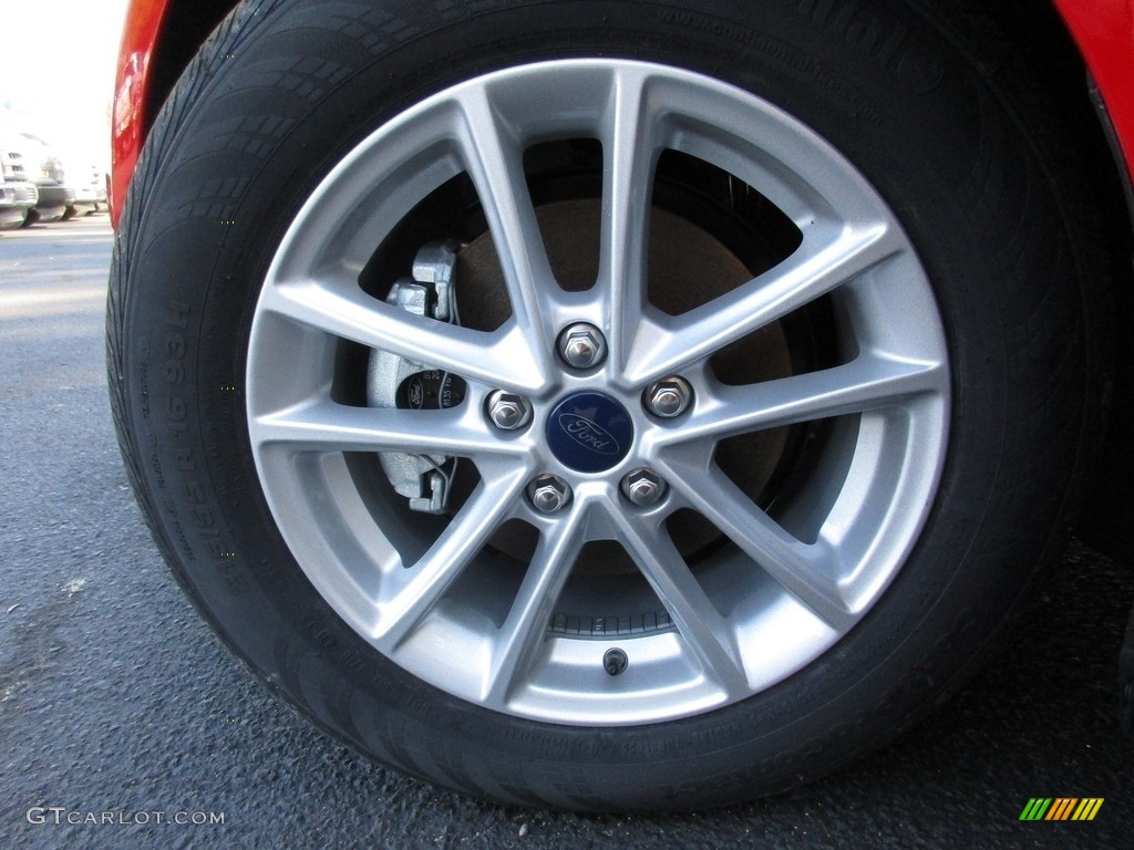 2016 Focus SE Sedan - Race Red / Charcoal Black photo #14