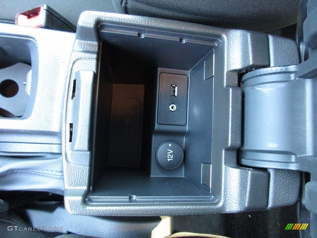 2016 Focus SE Sedan - Race Red / Charcoal Black photo #24