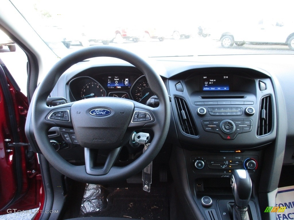 2016 Focus SE Hatch - Ruby Red / Charcoal Black photo #17
