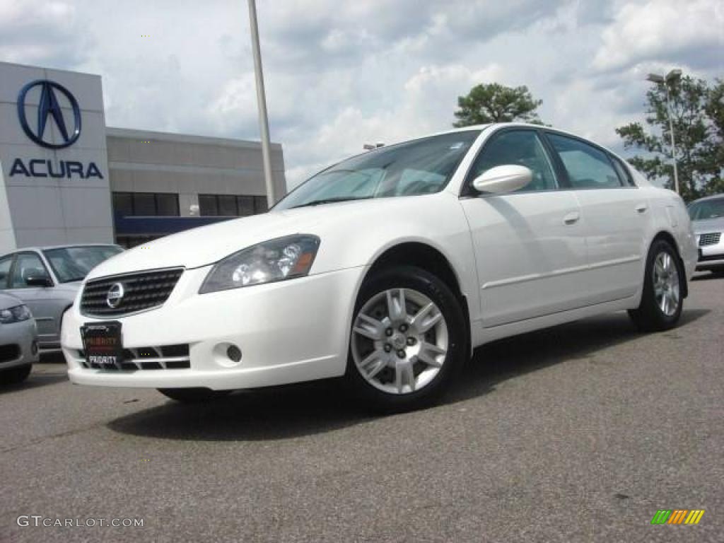2005 Altima 2.5 S - Satin White Pearl / Blond photo #2