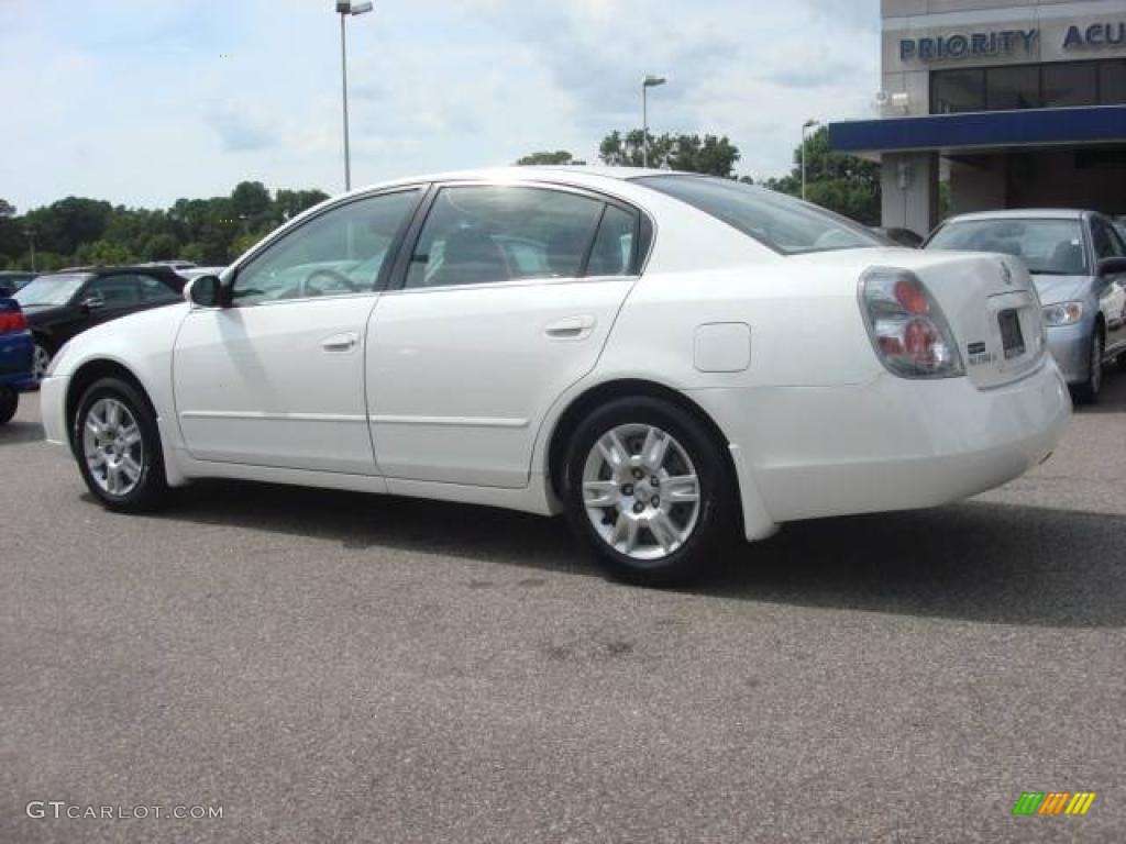 2005 Altima 2.5 S - Satin White Pearl / Blond photo #3